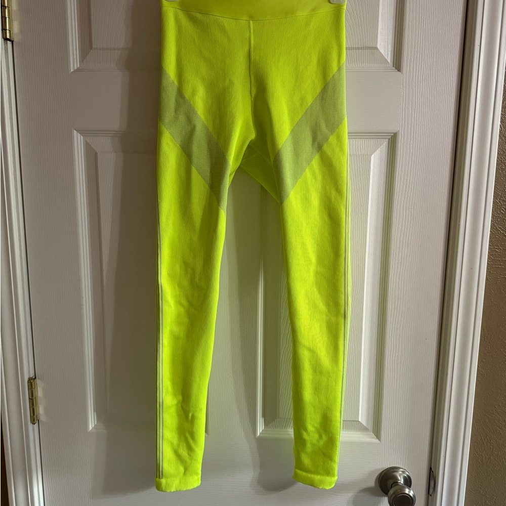 Fabletics Ultra High Waisted Seemless Sprint Legging - Picture 4 of 5